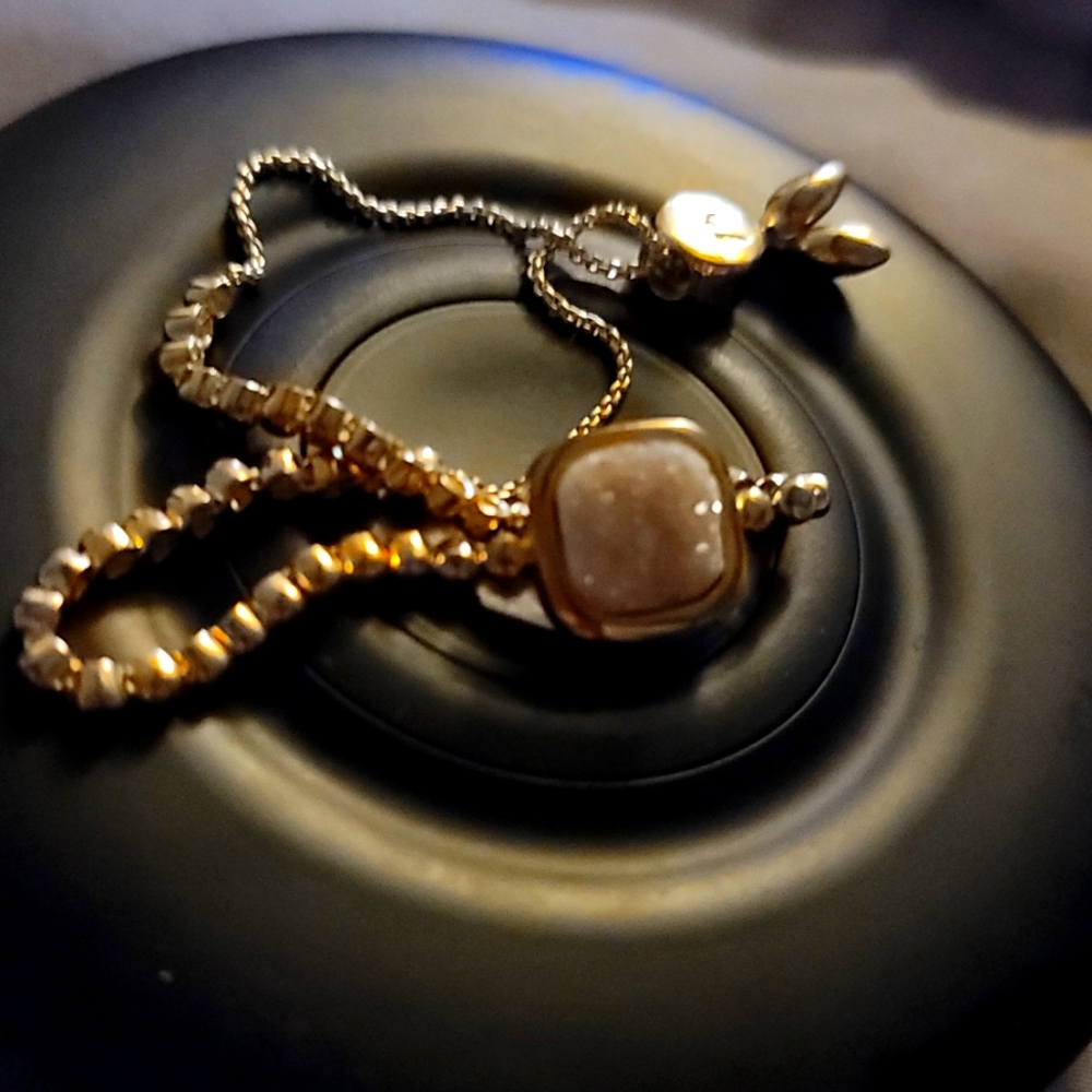 Bangle bracelet